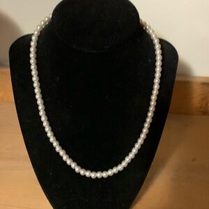 Vintage faux pearl necklace 16”*